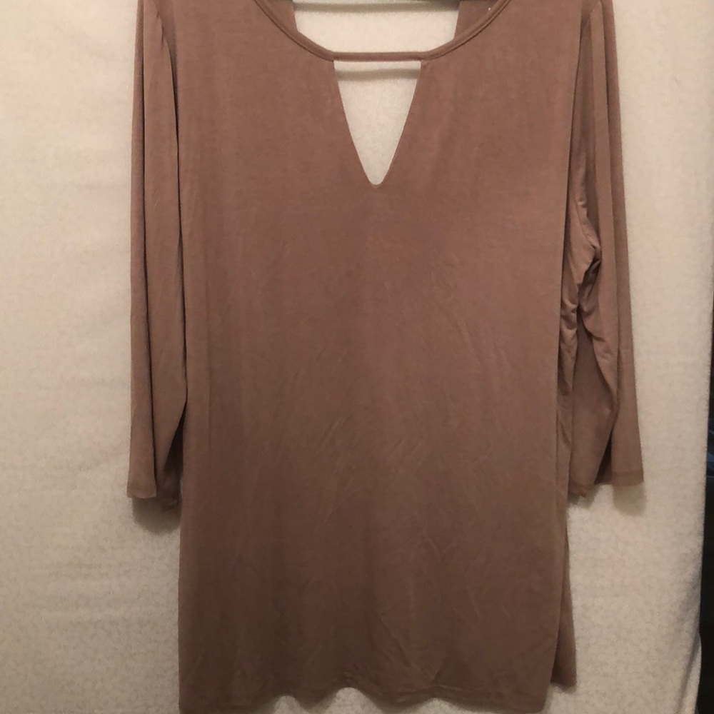 Brownish taupe colored slinky top 3/4 sleeves